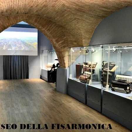 2 La Fisarmonica Del Conero カステルフィダルド